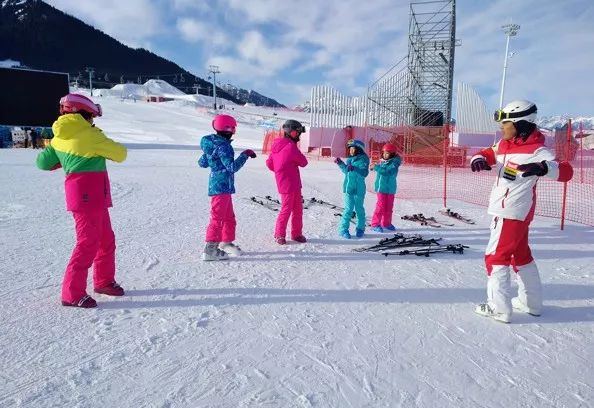 各位家长，今年寒假有一个滑雪干货冬令营请查收！2019年青少年新疆滑雪冬令营火热招生啦！（8天7晚） - 第7张