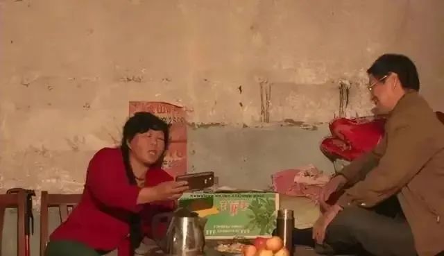 19岁被迫嫁到沙漠，在4㎡的婚房里哭了7天7夜，逃婚未果后，竟用15年时间活成了传奇 - 第23张