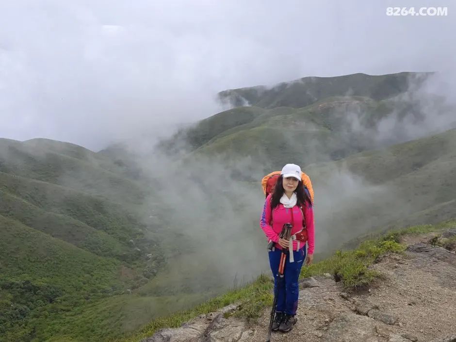 女子单人五一重装武功山全穿，狂风暴雨，云海奔涌，杜鹃娇艳，这景色绝了 - 第23张