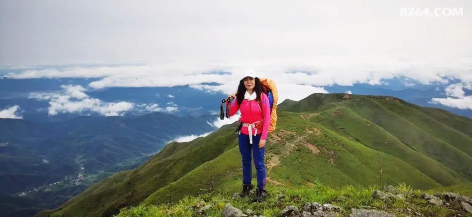 女子单人五一重装武功山全穿，狂风暴雨，云海奔涌，杜鹃娇艳，这景色绝了 - 第48张