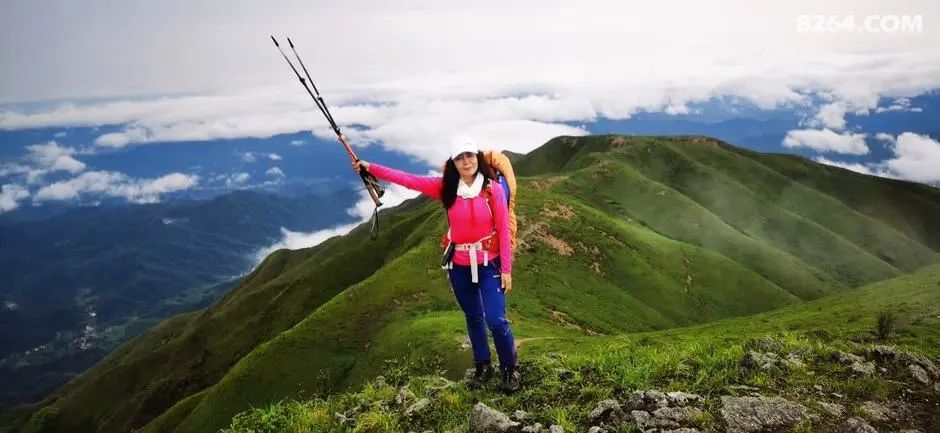 女子单人五一重装武功山全穿，狂风暴雨，云海奔涌，杜鹃娇艳，这景色绝了 - 第46张