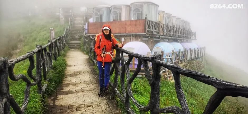 女子单人五一重装武功山全穿，狂风暴雨，云海奔涌，杜鹃娇艳，这景色绝了 - 第52张