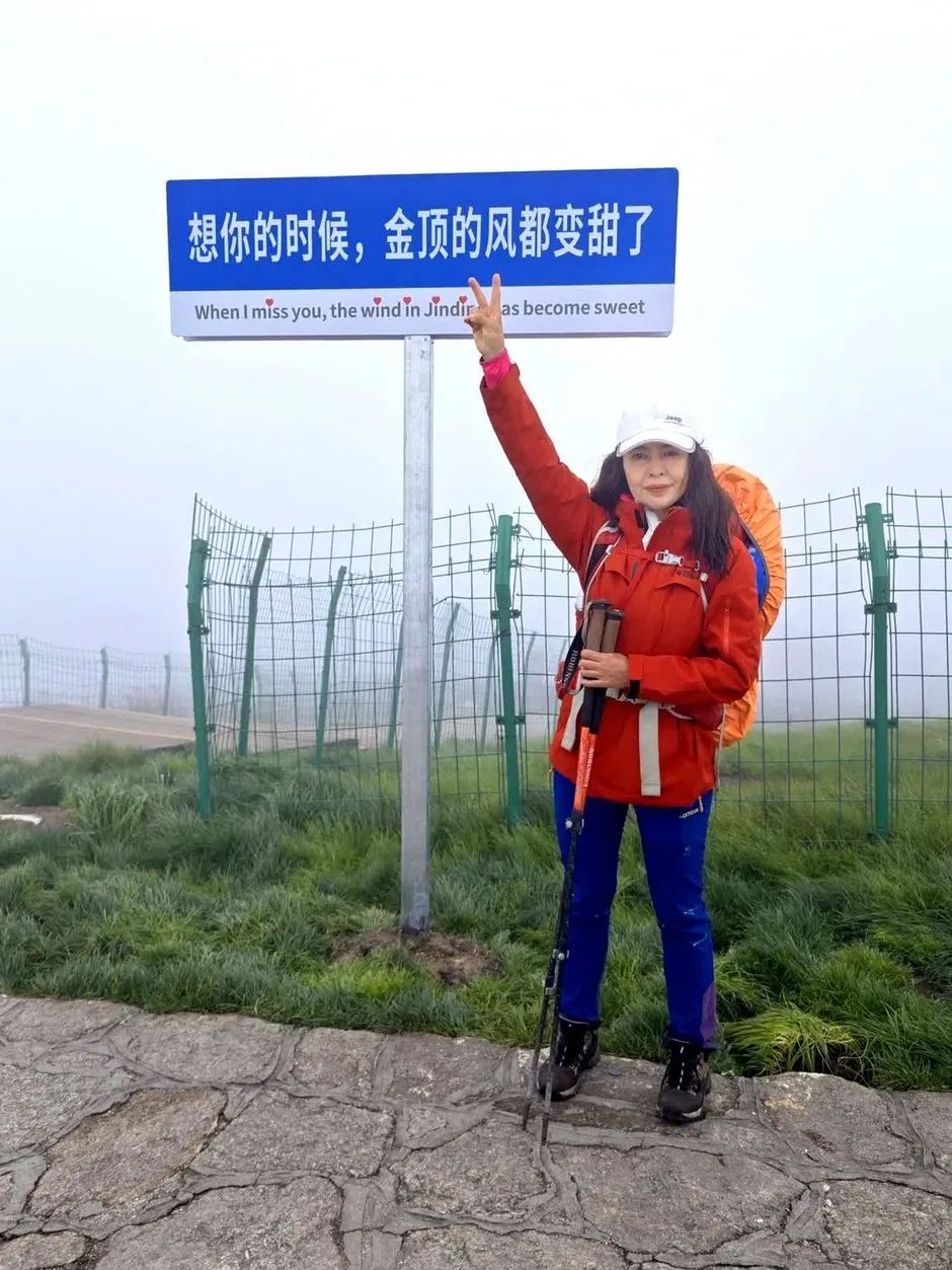 女子单人五一重装武功山全穿，狂风暴雨，云海奔涌，杜鹃娇艳，这景色绝了 - 第54张