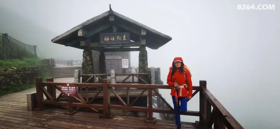 女子单人五一重装武功山全穿，狂风暴雨，云海奔涌，杜鹃娇艳，这景色绝了 - 第55张