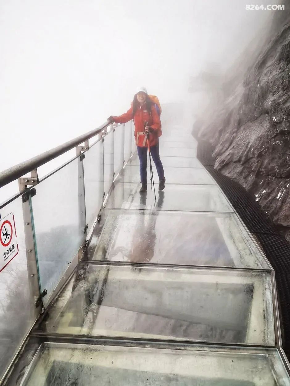 女子单人五一重装武功山全穿，狂风暴雨，云海奔涌，杜鹃娇艳，这景色绝了 - 第64张