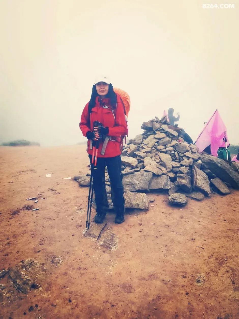 女子单人五一重装武功山全穿，狂风暴雨，云海奔涌，杜鹃娇艳，这景色绝了 - 第93张