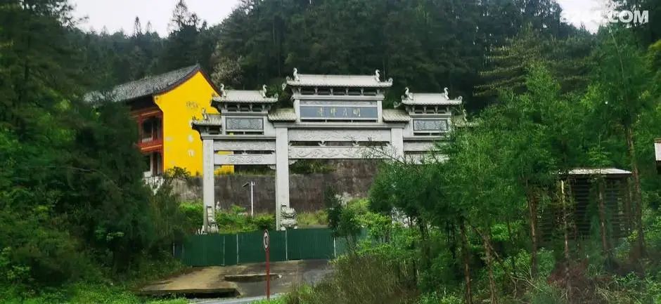 女子单人五一重装武功山全穿，狂风暴雨，云海奔涌，杜鹃娇艳，这景色绝了 - 第129张