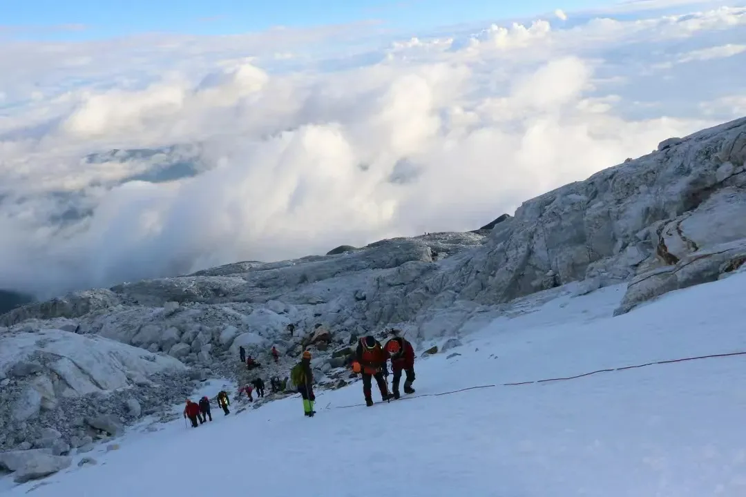 哈巴雪山八天两起坠亡，入门级雪山有腿就行？ - 第12张
